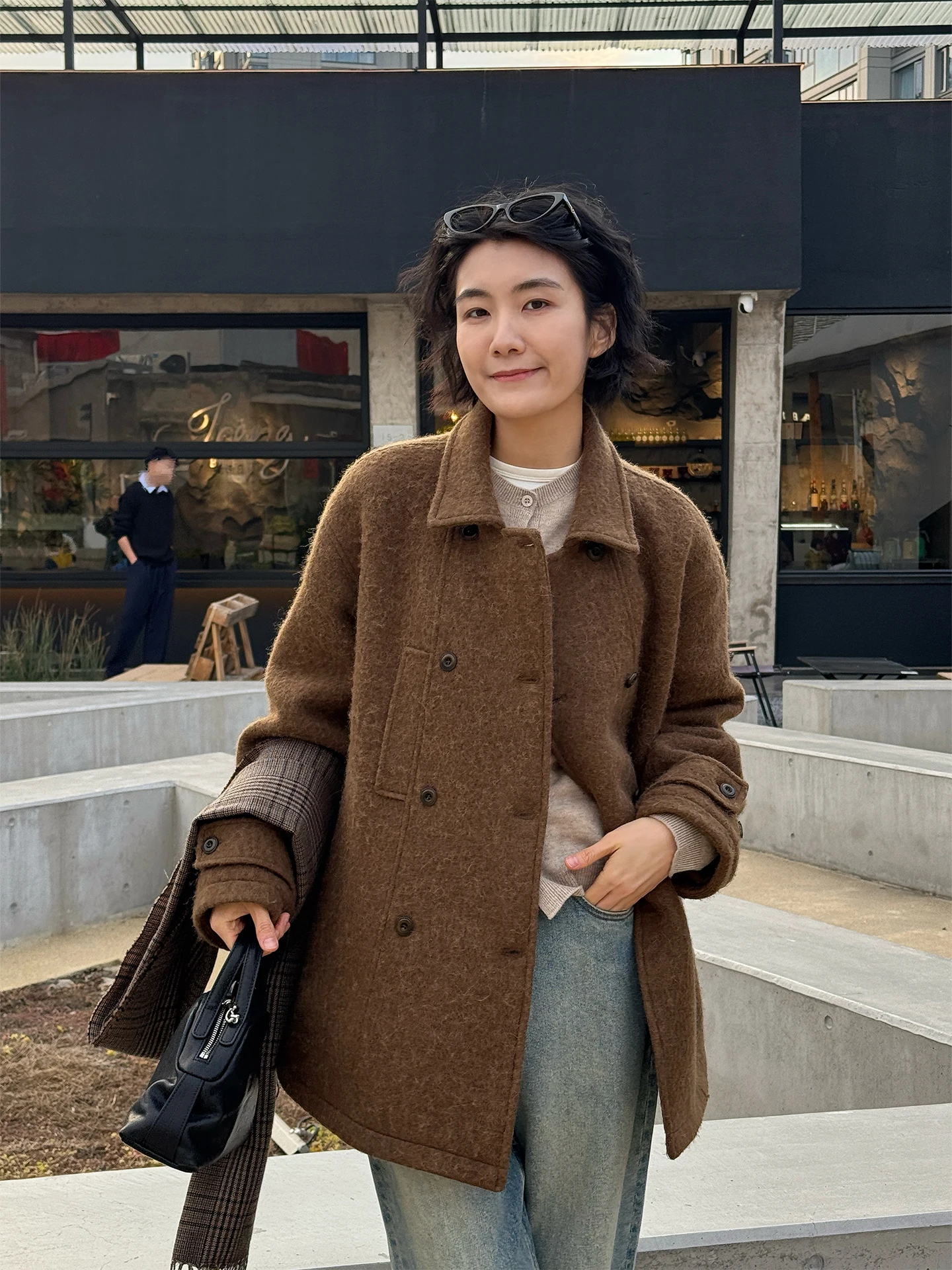 

Теплая шерстяная и альпаковая шуба для женщин, средней длины, с отложным воротником, на двух пуговицах, однотонная, повседневная, для работы и отдыха.