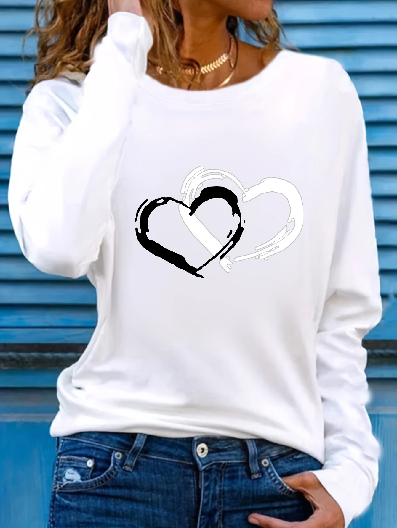 T-shirt à manches longues pour femme, col rond, motif double cœur noir et blanc, style vacances, décontracté et confortable