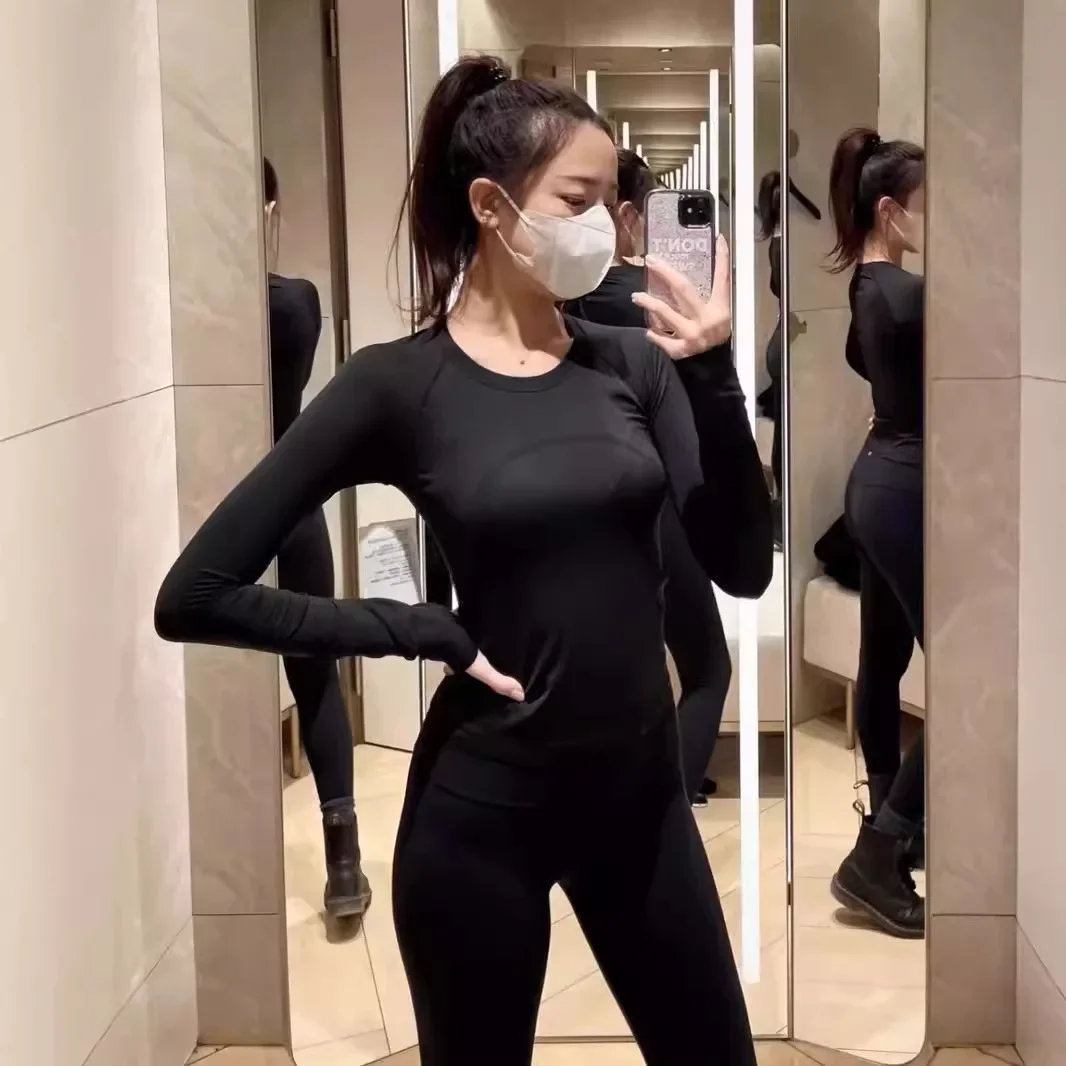 تي شيرت Lulu Sporty بأكمام طويلة من Swiftly Tech للسيدات لليوجا بقصة ضيقة ومريحة للتنفس ورقبة دائرية وأكمام طويلة من أصل الصين