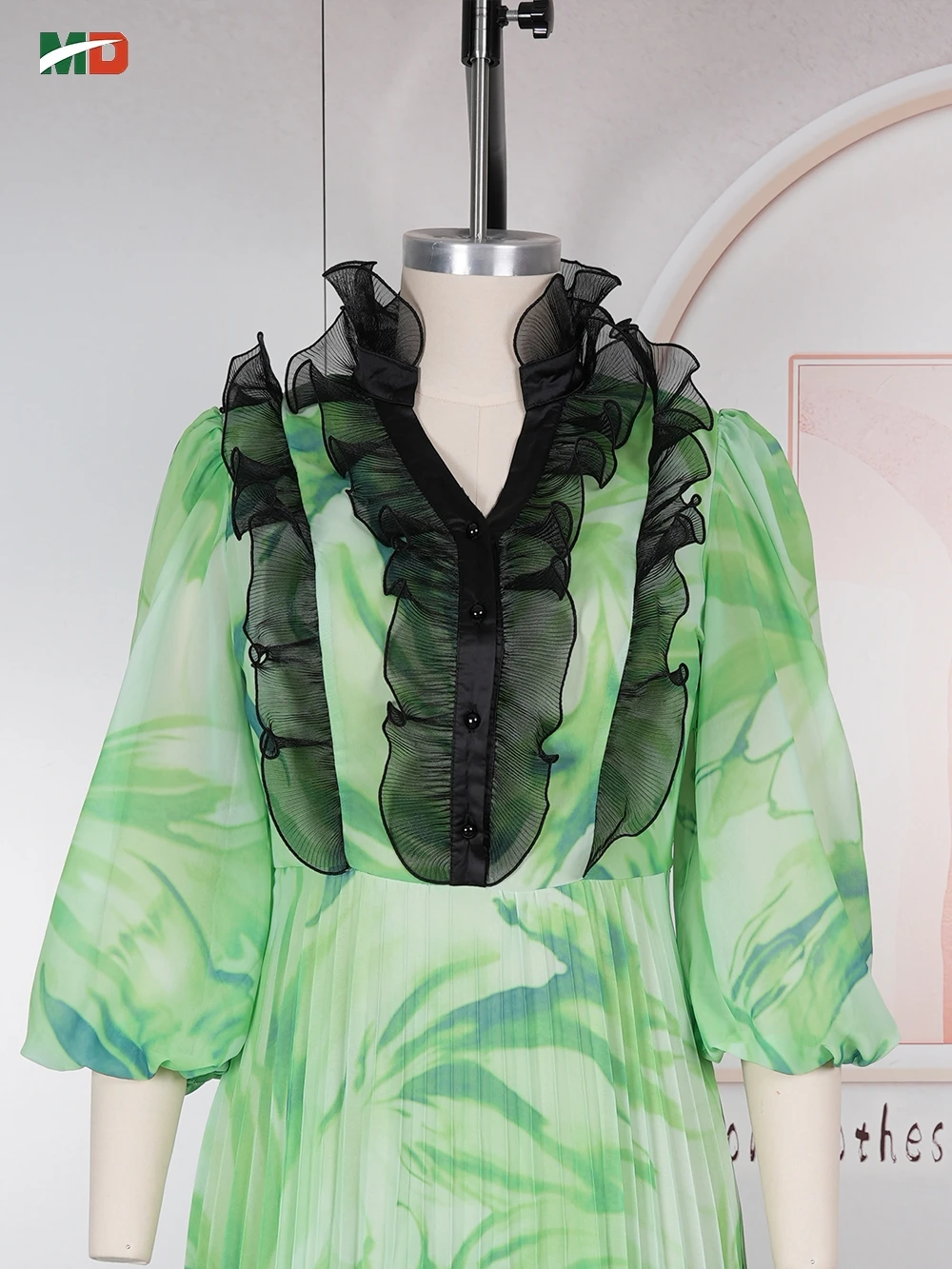 Gaun Maxi Motif Bunga Afrika Baru dengan Kerah Berlipit Hitam, Lengan Mengembang, Desain Rok Lipit untuk Pesta Taman dan Pemakaian Sehari-hari