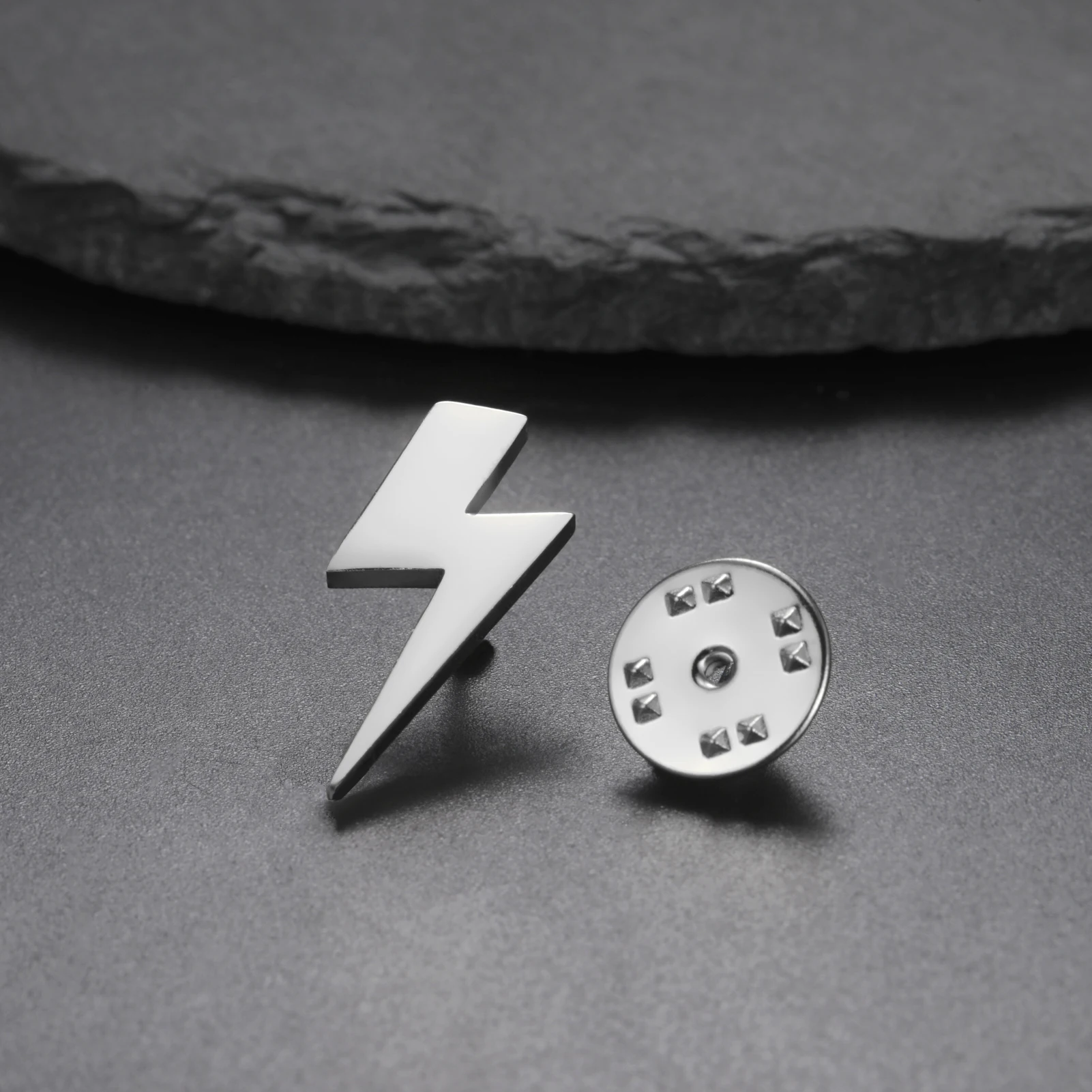 Mode Blitz Form Metall Pins Edelstahl Broschen für Frauen Männer Anzug Zubehör Revers Abzeichen Schmuck Neue Jahr Geschenke