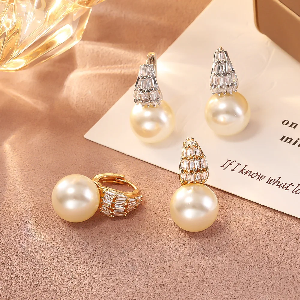 

Fashionable and exquisite geometric zircon pearl earrings, light luxury and high-end earrings, simple and versatile earrings