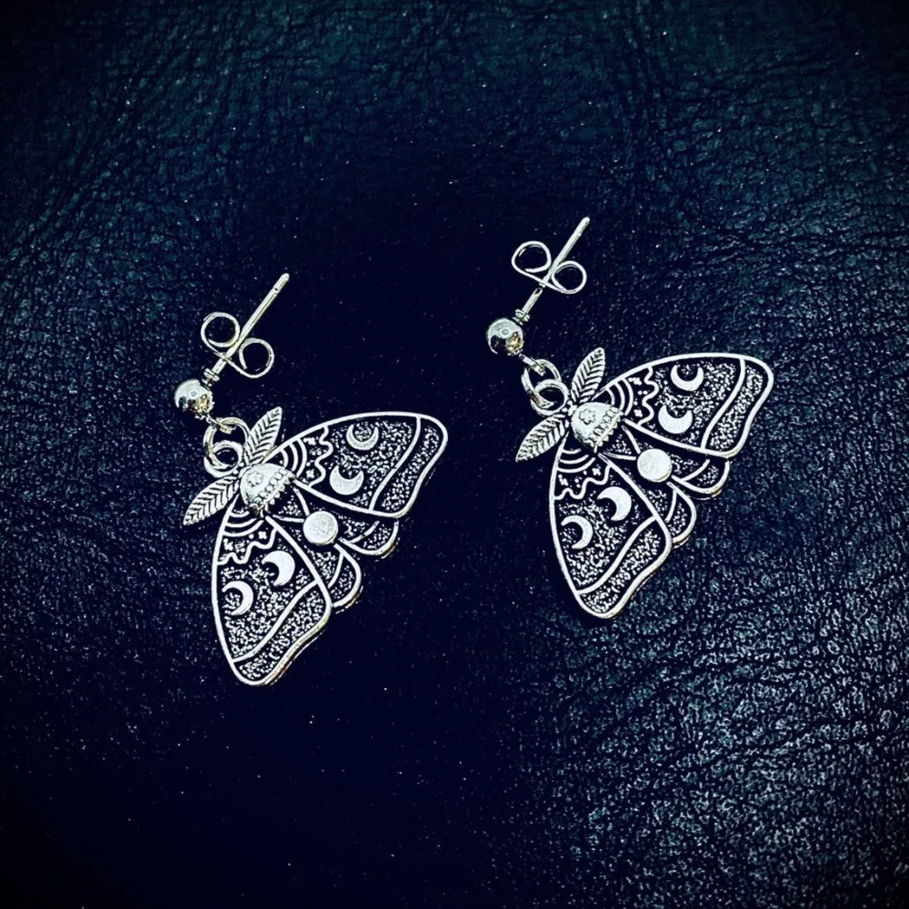 Gothic Ancient Silver Moon Phase Hoop Earrings Saturniid Moth Dangle Earrings for Women Halloween Witch Aesthetic Jewelry Gifts