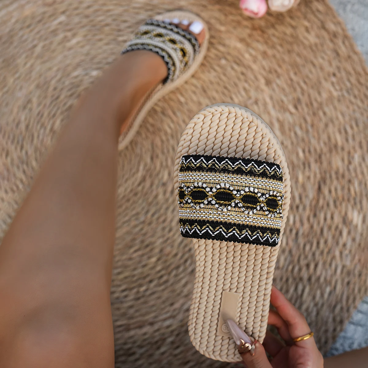 

Large Tassel Slippers Women 2025 New Round Head Flat Bottom Slippers Casual Beach Sandals Comfortable Slip-On Shoes Slides Women