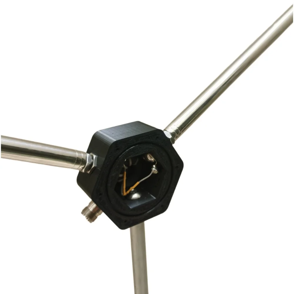 

Основание для коротковолновой V-образной антенны V200 с балуном 200 Вт для улучшенной направленности и стабильности в диапазонах 1-50 МГц