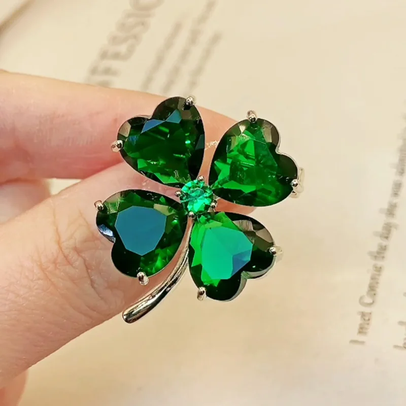 Broche de cuatro hojas de la suerte para mujer, ramillete de Esmeralda Retro francés, ropa fija, hebilla antivaciada, joyería para vestido de novia