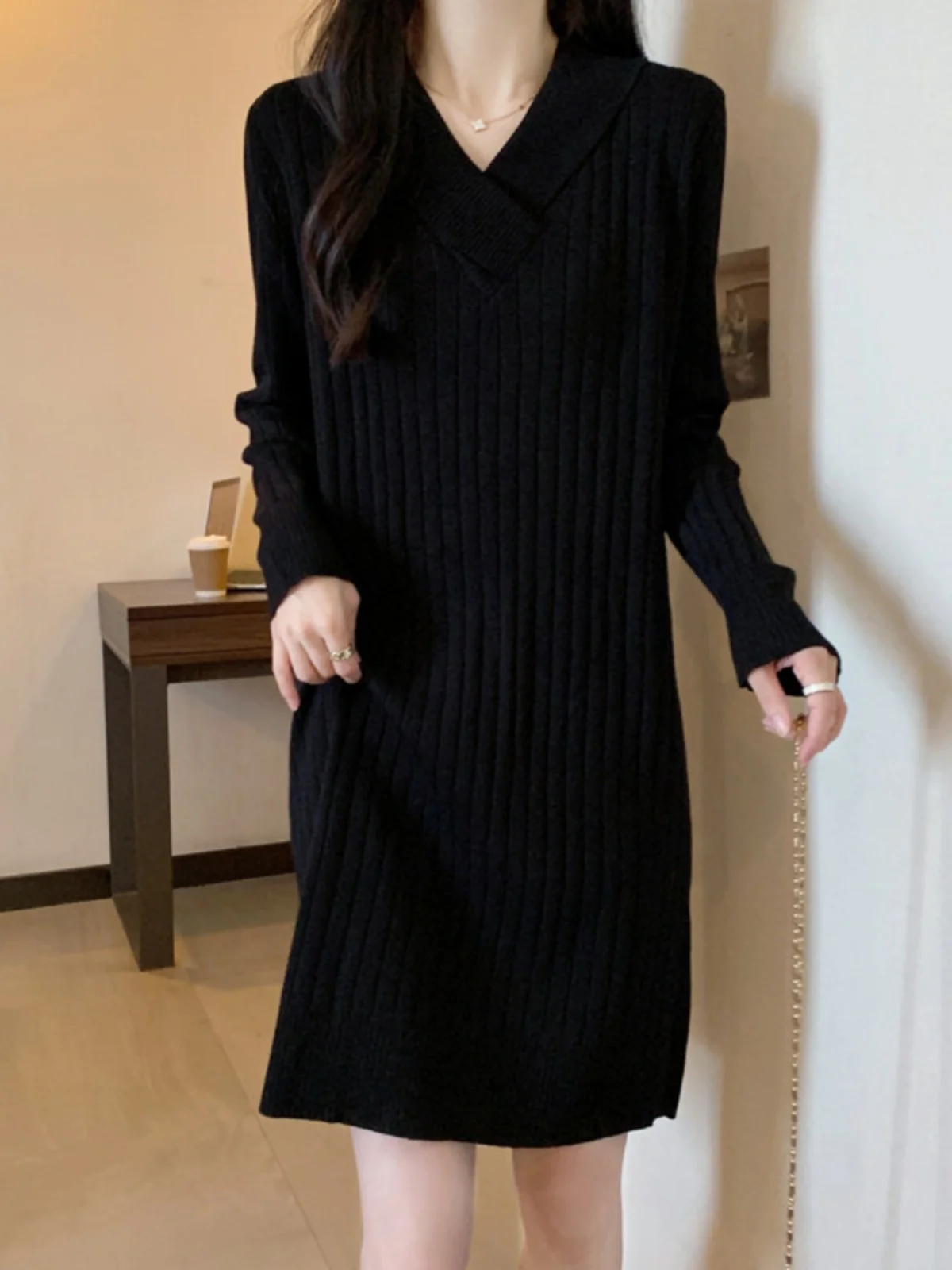 Camiseta de Malha Plus Size com Decote em V, Solta, que Cobre a Barriga, Camada Base Colorida para Outono