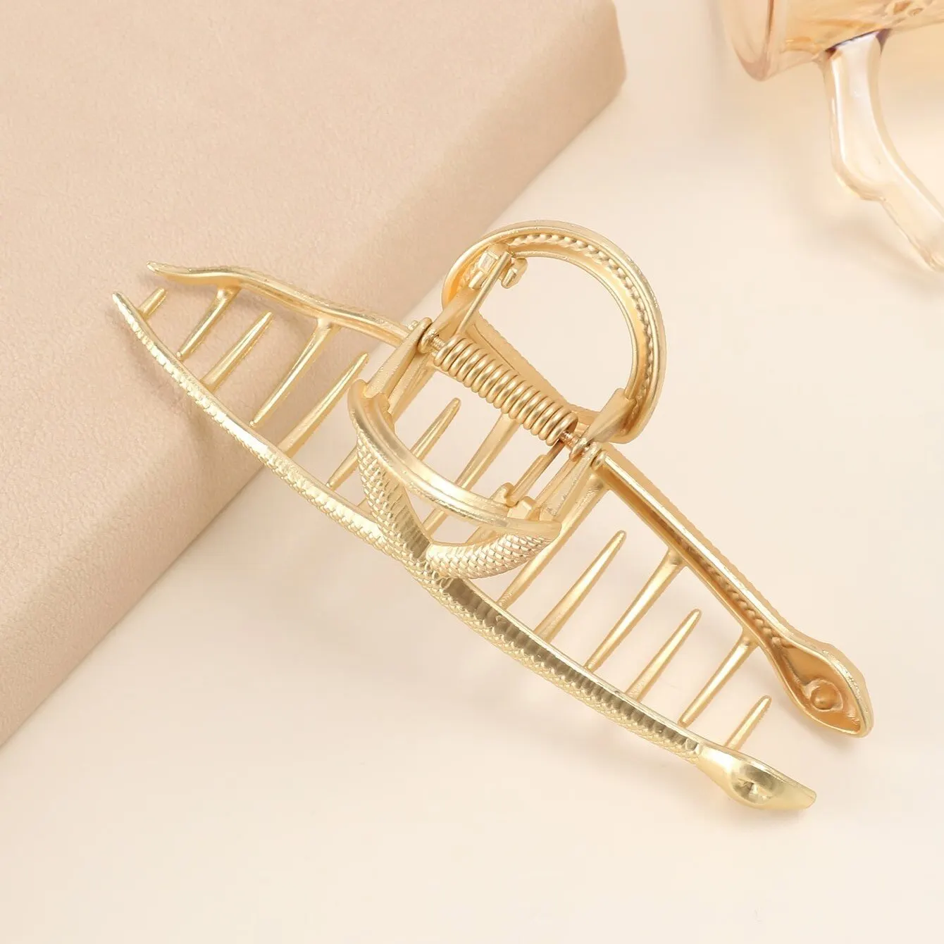 1pcs Snake Niche Design Grab Clip Large Sense Of Shark Clip Temperament Metal Hair Clips Plate Hair Back Of The Head Hair