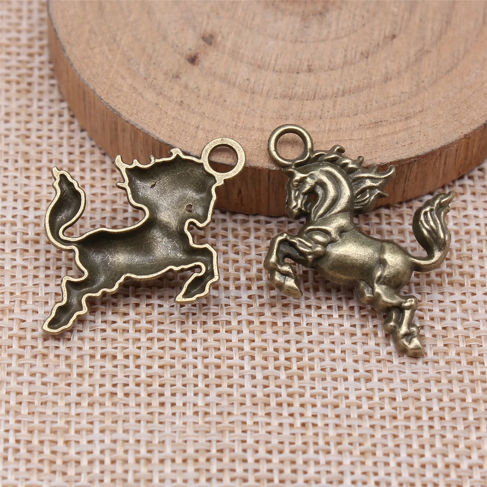10pcs 32x24mm 4 Colors Horse Charms Pendant Vintage Hand Crafts Jewelry Making Accessories