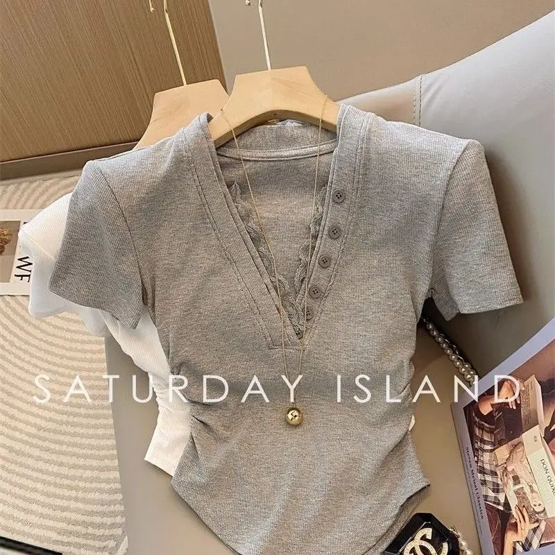 French Retro Design Short-sleeve Summer T-shirt for Women with Shoulder Pads Lace Trim V-neck New Style Pleated, Fitted Top