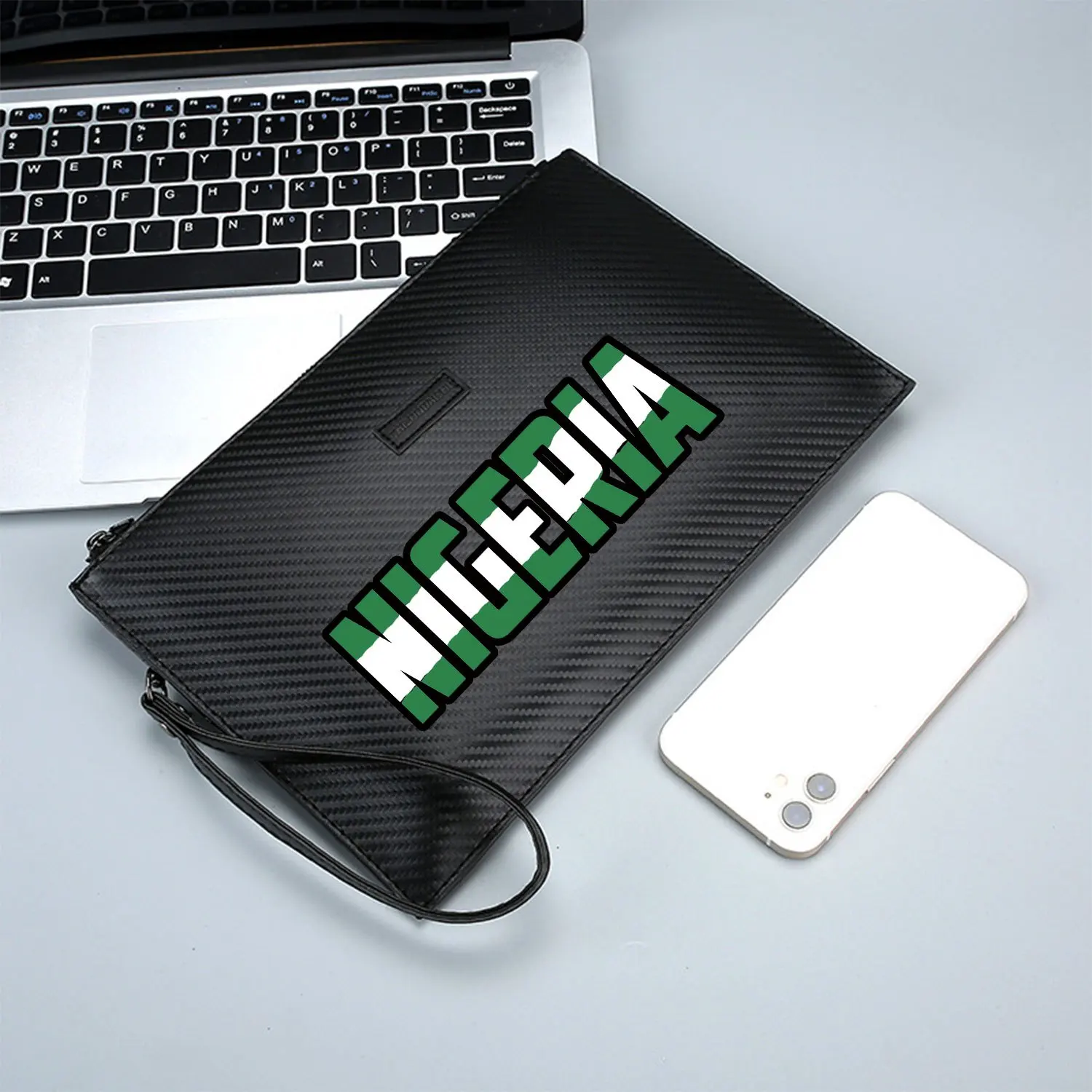 حقيبة يد رجالية أنيقة مطبوعة على طراز علم نيجيريا، عصرية وعملية للحمل اليومي