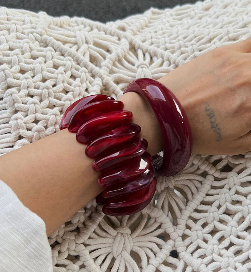 Ingemark 2 Stile Vintage rote dicke Harz-Acryl-Armreifen für Frauen an der Hand, 2025, neue Mode, unregelmäßiges Arm-Armband, Boho-Schmuck