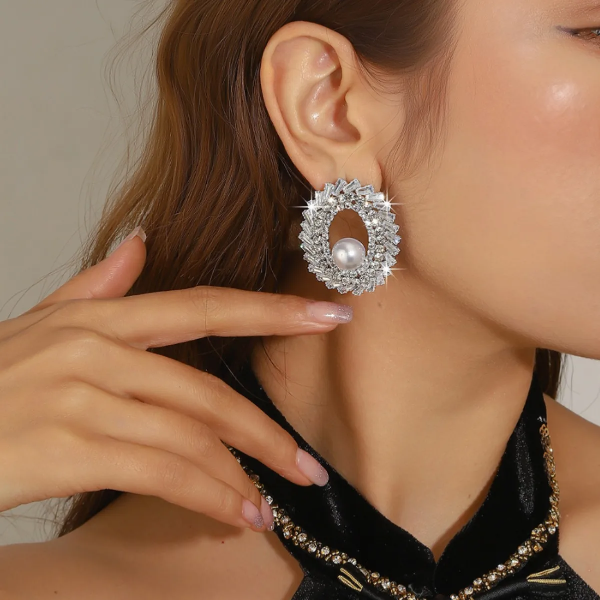 Korean fashionable pearl earrings, original floral elegance, light luxury earrings, rhinestones, all-copper women's micro-set zi