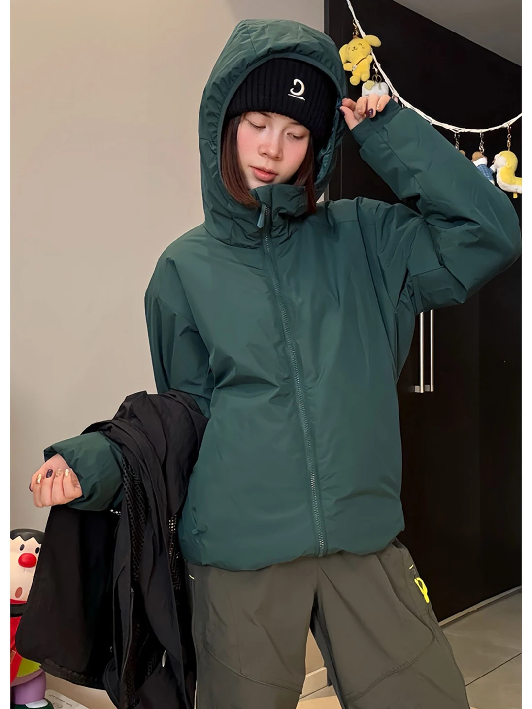 

Теплая хлопковая куртка с капюшоном для мужчин, зимняя верхняя одежда, утепленная, молодежная, модная, на молнии, однотонная