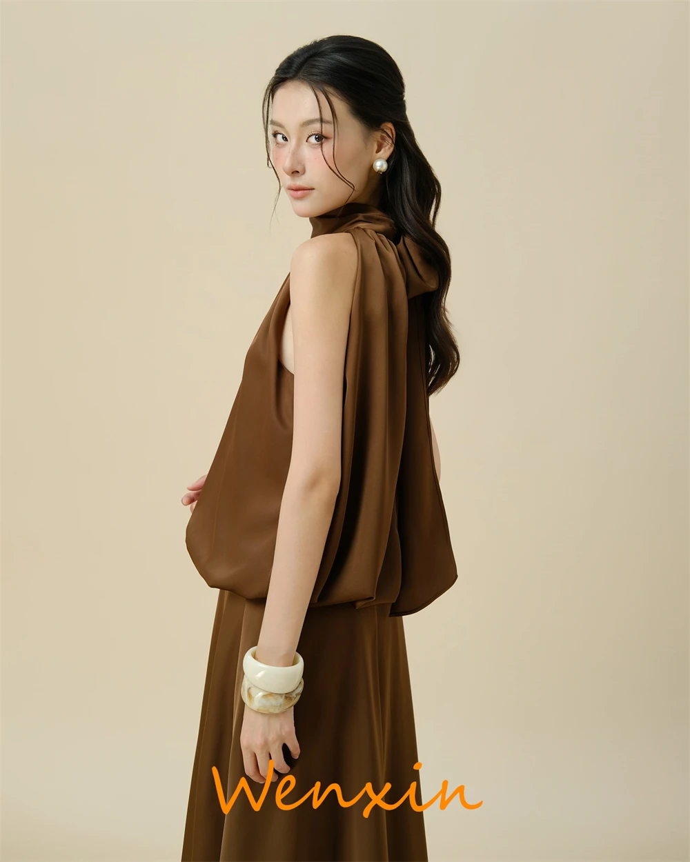 Robe de soirée en Satin exquise personnalisée, classique, col licou, sans manches, robes de soirée de haute qualité, robes d'occasion spéciale