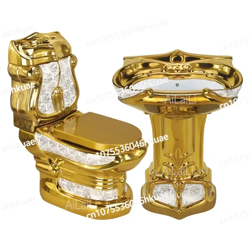 

The Exquisite Golden Toilet in The Palace-themed Retro Hotel: Colorful Toilet Relief, Split Seat Design, and A Touch