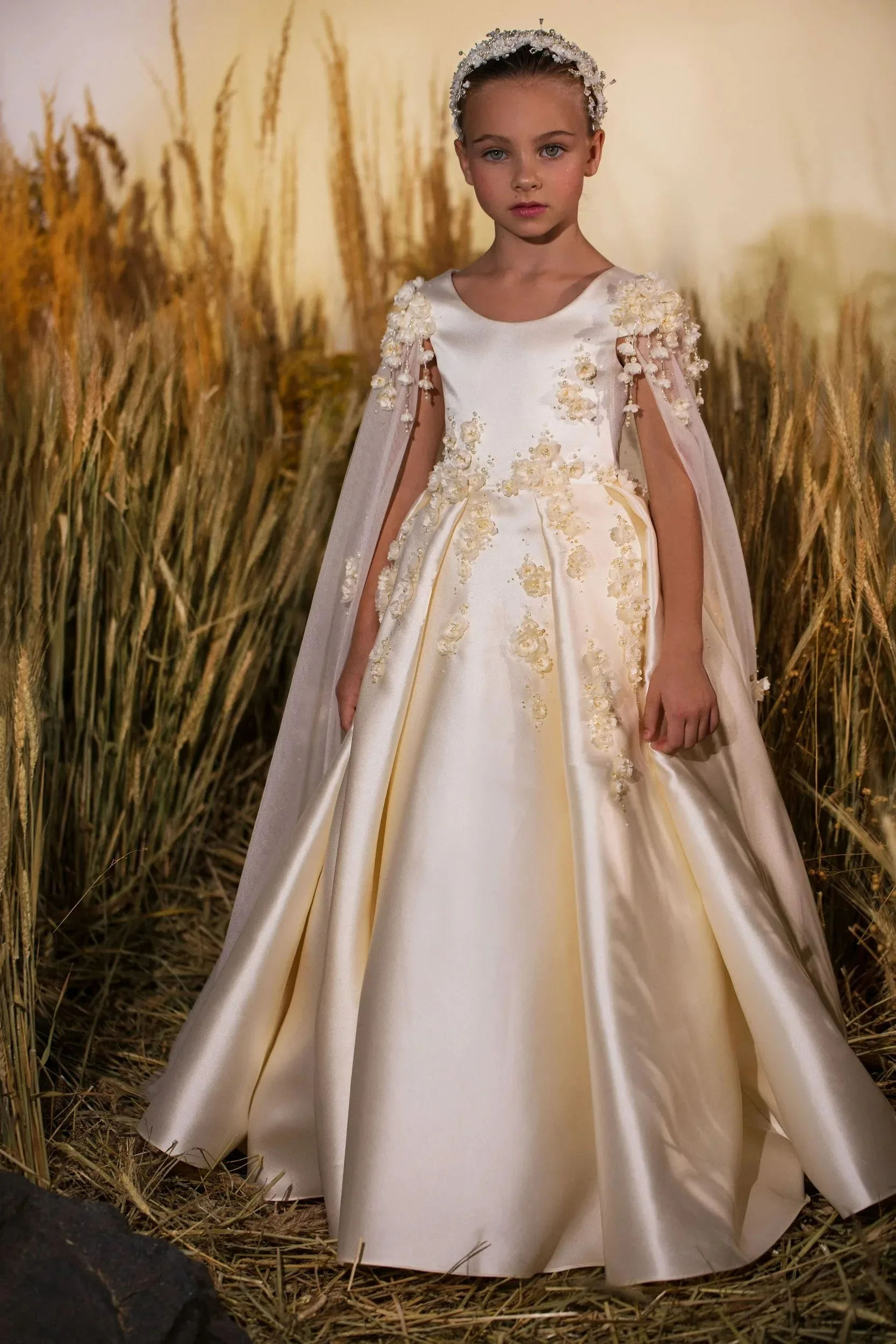 

Lovely Beige Floral Girls Birthday Party Gowns Satin Appliqued Flower Girl Dress For Wedding Girl's Photo Shoot Evening Gowns