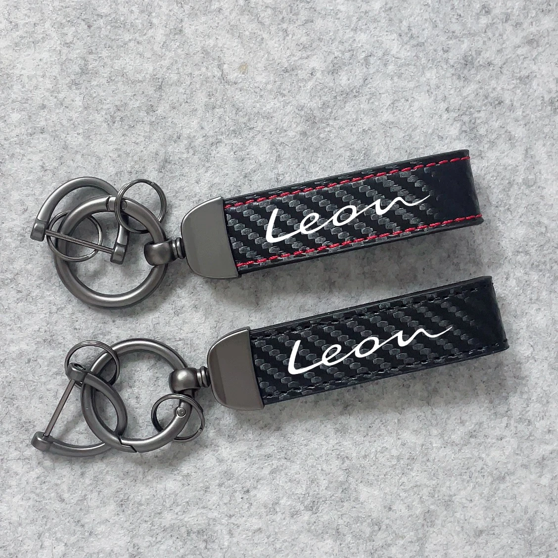 Carbon Fiber Leather Keychain Horseshoe Buckle Jewelry for Seat Leon Ibiza Ateca Arona Cordoba Toledo Altea Alhambra Arosa Exeo