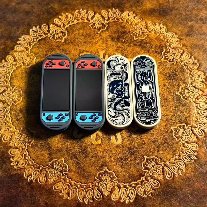 Old Iron's Daily EDC: Guandan MINI Mechanical Card Pusher, Metal Segment Card Throwing, Fingertip Desktop Decompression Toy