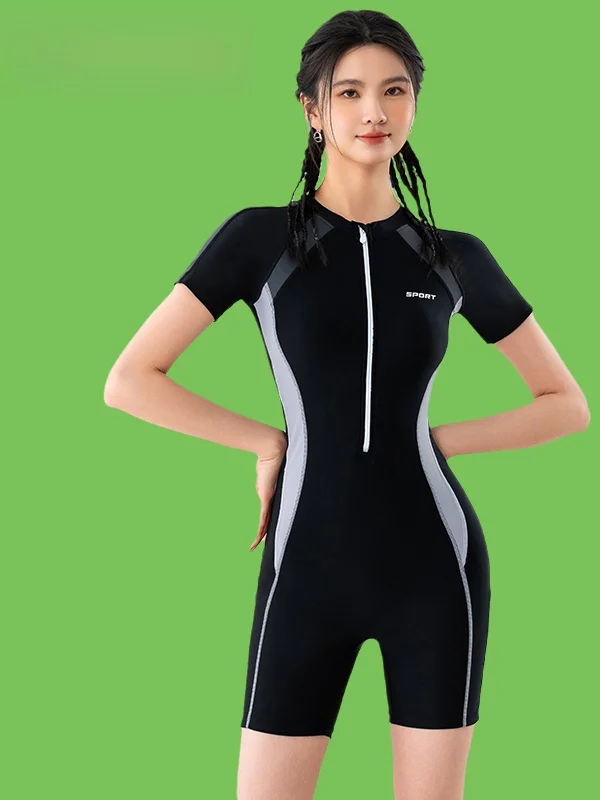 

Новый женский спортивный слитный купальник 2025 года: консервативный стиль, для плавания и спортзала, высокоэластичный, быстросохнущий, со съемными элементами