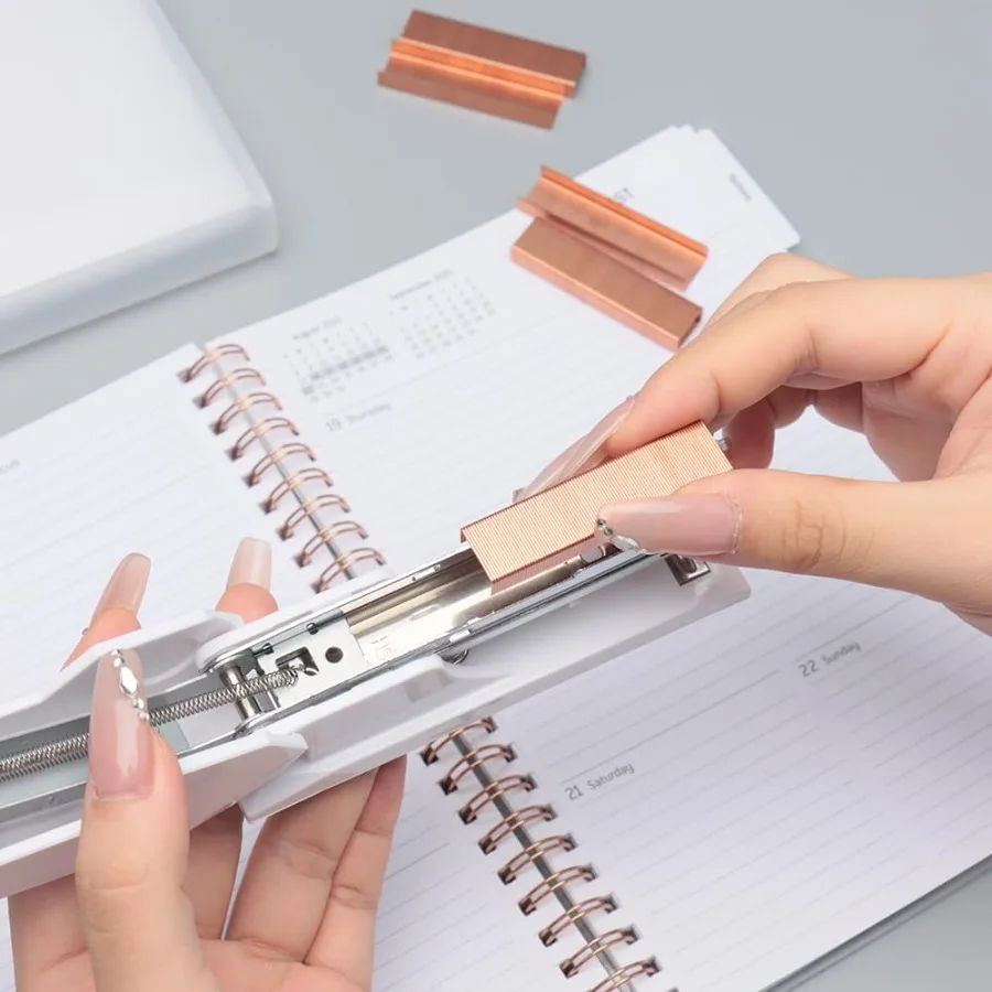 3000 Heftklammern aus Roségold, 26, 6 Standard-Farbklammern für Schreibtischhefter, 1000 pro Packung, insgesamt 3 Heftklammern aus Roségold