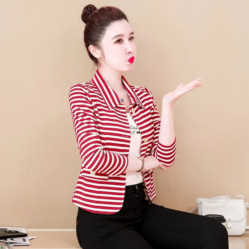 

Новая женская укороченная куртка-кардиган в полоску в стиле «Маленький аромат» на весну-осень 2026 года, модная и универсальная, для создания женственного образа