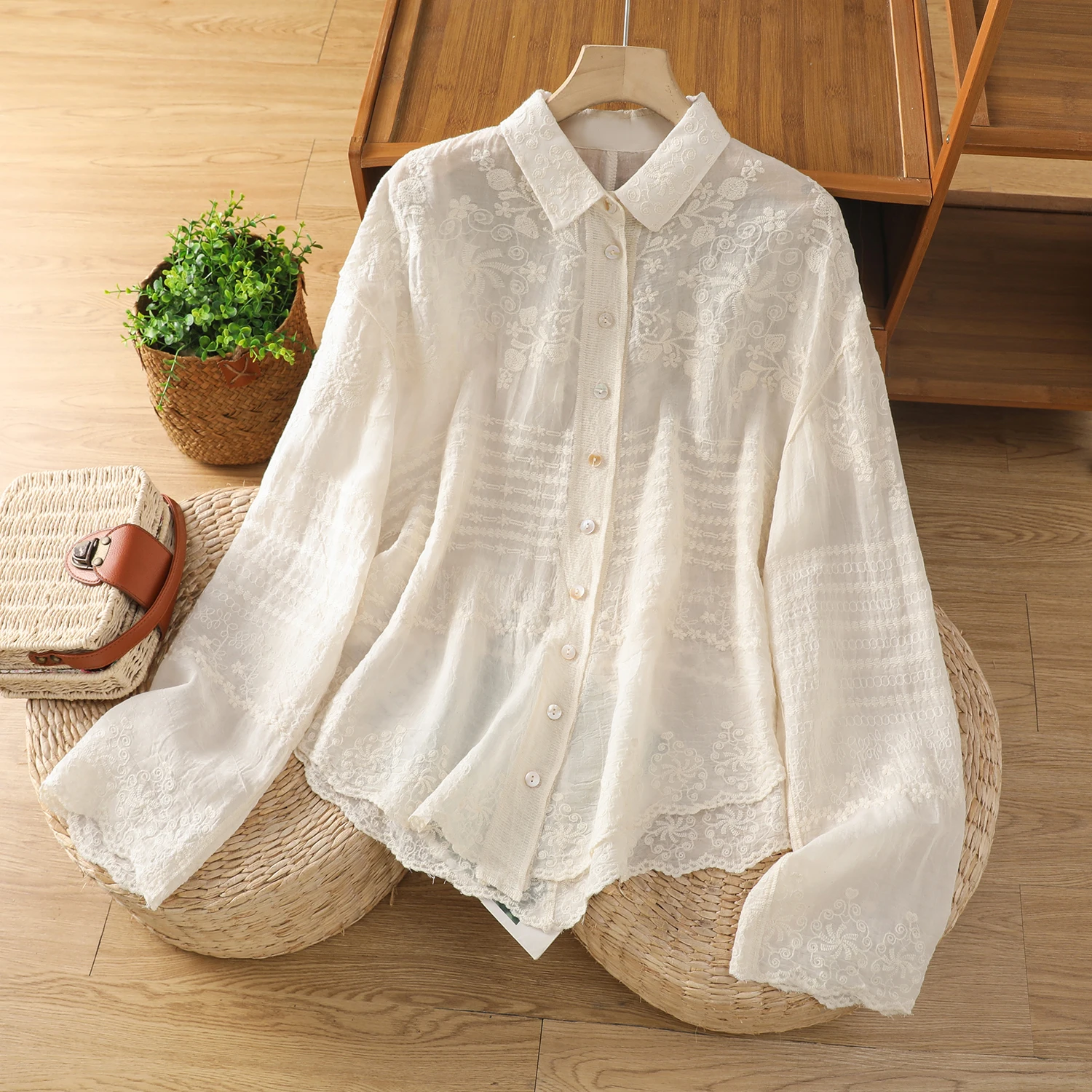 

Новый женский модный кружевной вышитый летний открытый кардиган с защитой от солнца, легкая верхняя одежда, дышащий полиэстер, хлопок...