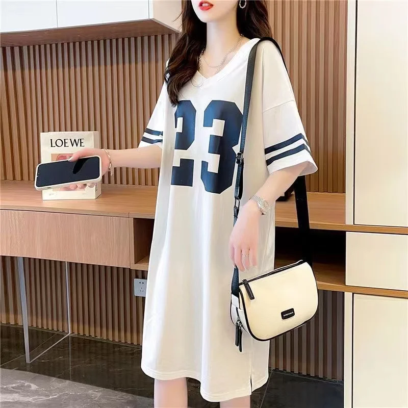 T-shirt Wanita Ukuran Besar T-shirt Longgar Korea T-shirt Lengan Pendek Panjang Menengah Leher-v Tipis Rok Fashion Wanita Trendi Atasan Musim Panas