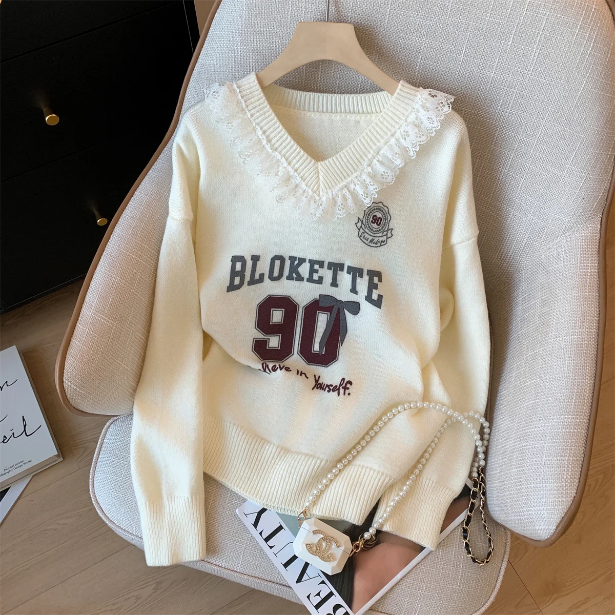

Women's Apricot Alphabet Printed Lace V-Neck Spliced Sweater American Retro Lazy Loose High-End Sweater Autumn And Winter Top