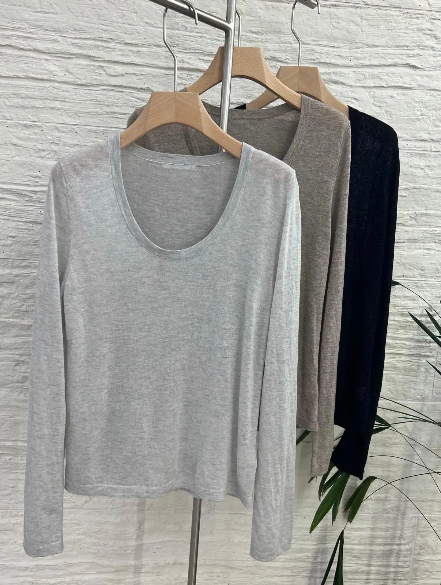 

Women's casual versatile merino wool deep decolletage ultra-thin sparkling sweater