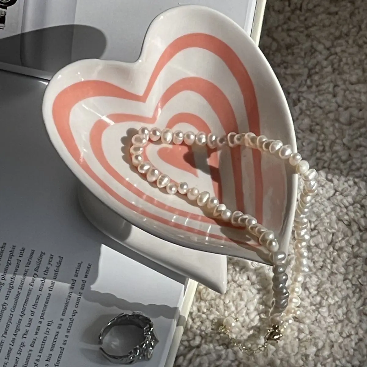 

Creative Korean-style Ceramic Love Cake Fruit Plate Heart-shaped Dessert High-foot Plate Home Decoration Jewelry Storage Plate