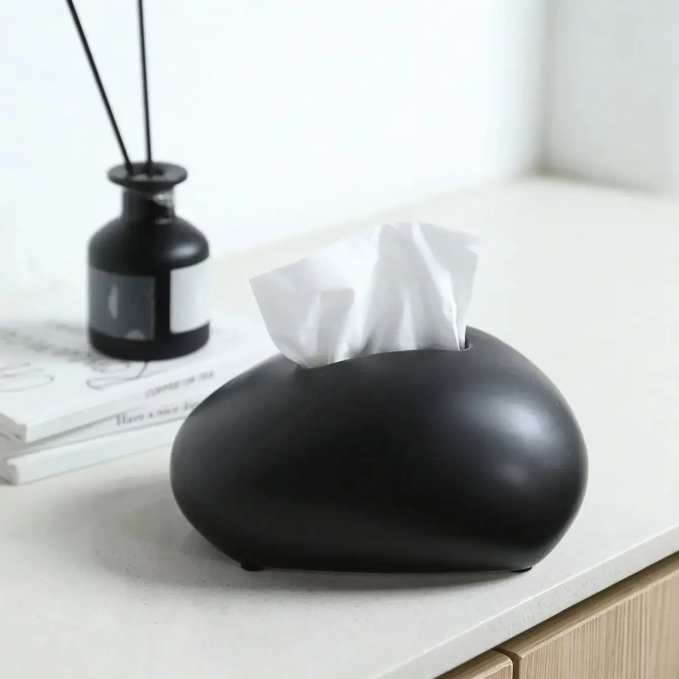 Modern Ceramic Tissue Box Minimalist Paper Towel Holder Box Creative Home Decor Tissue Box for Living Room Coffee Table Ornament