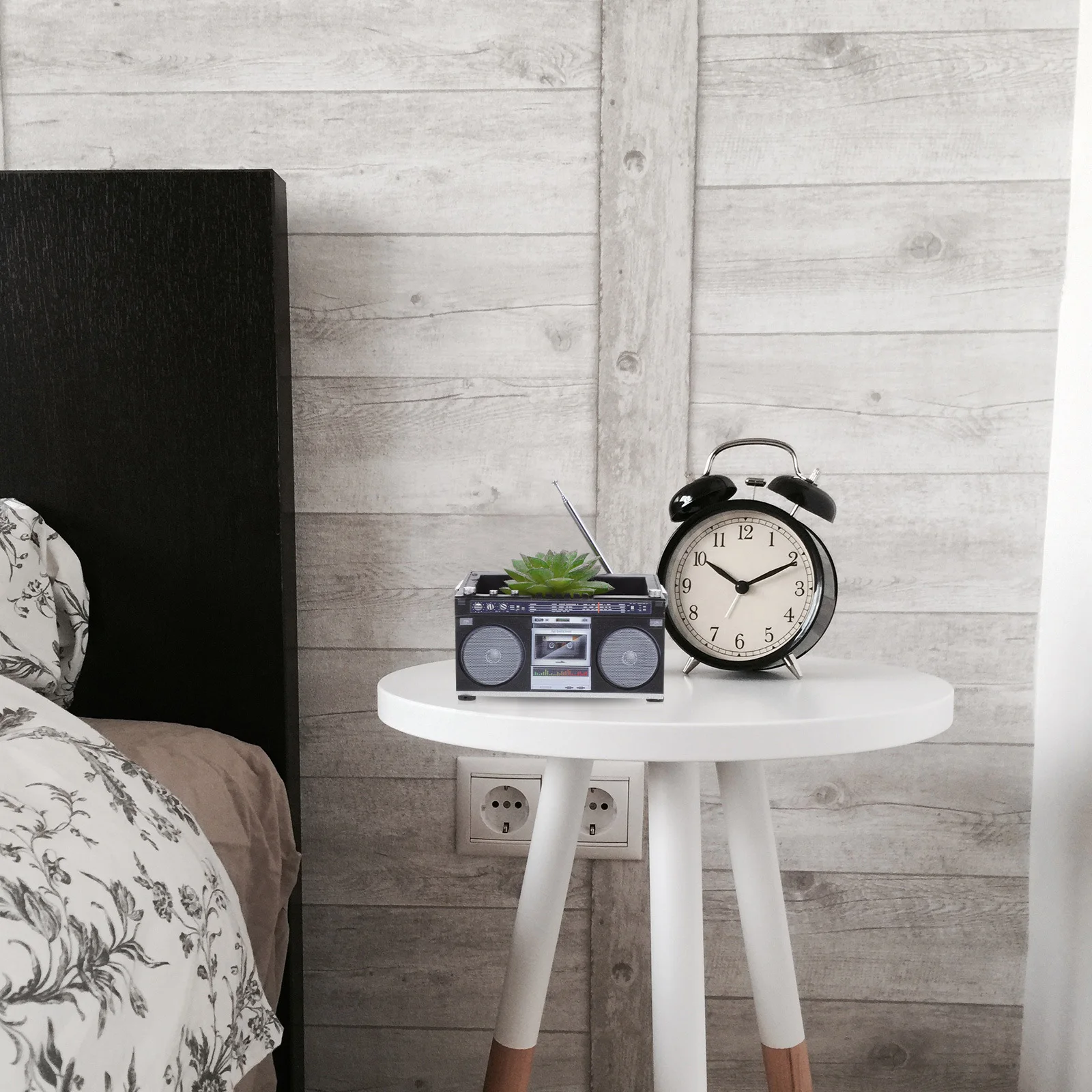 

Tape Recorder Shape Resin Flower Pot Home Desktop Planter Pot Floral Arrangement Holder Decorative Flower Container