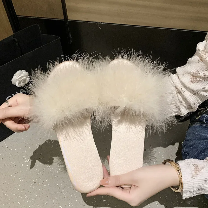 Chinelos fofos planos femininos, chinelo de salto baixo, chinelo de penas, versão coreana, novo, moda verão, 2024