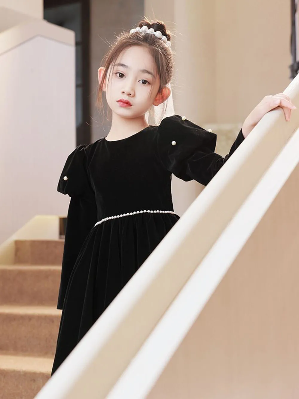 4-8T Children's Elegant Classical Black Velvet Dresses Girl's O-Neck Bubble Long Sleeved Simple A-Line Princess Party Dress