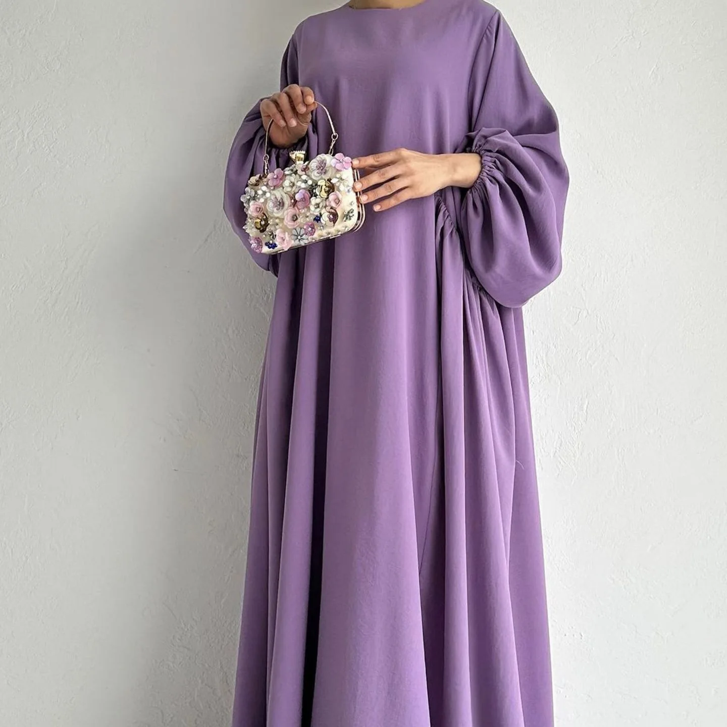 دبي فساتين مسلمة متواضعة مطوي بلون عباية إسلامية بأكمام منتفخة فستان طويل امرأة عبايات عصرية إسلامية