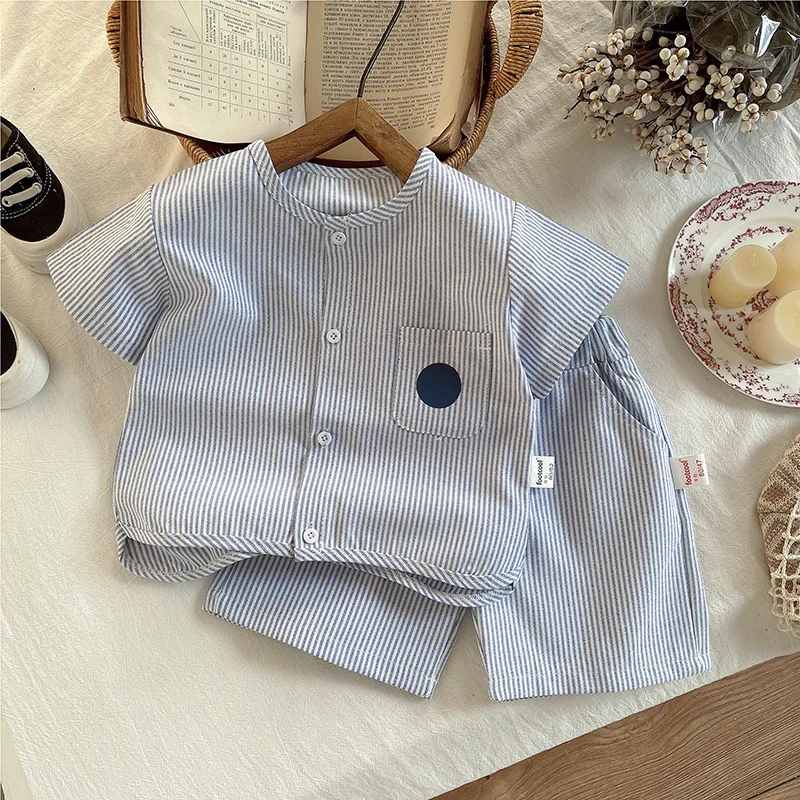 

Одежда для маленьких мальчиков в японском и корейском стиле, от 0 до 5 лет, синяя, белая, полосатая рубашка и шорты, комплект из 2 предметов, детская летняя одежда