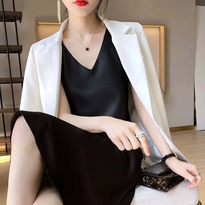 夏の新作シルクのような肌触りのレディースVネックスリムガウン、アセテートサテン表面、ミドル丈Aラインスカート、インナーとアウターの両方で着用可能