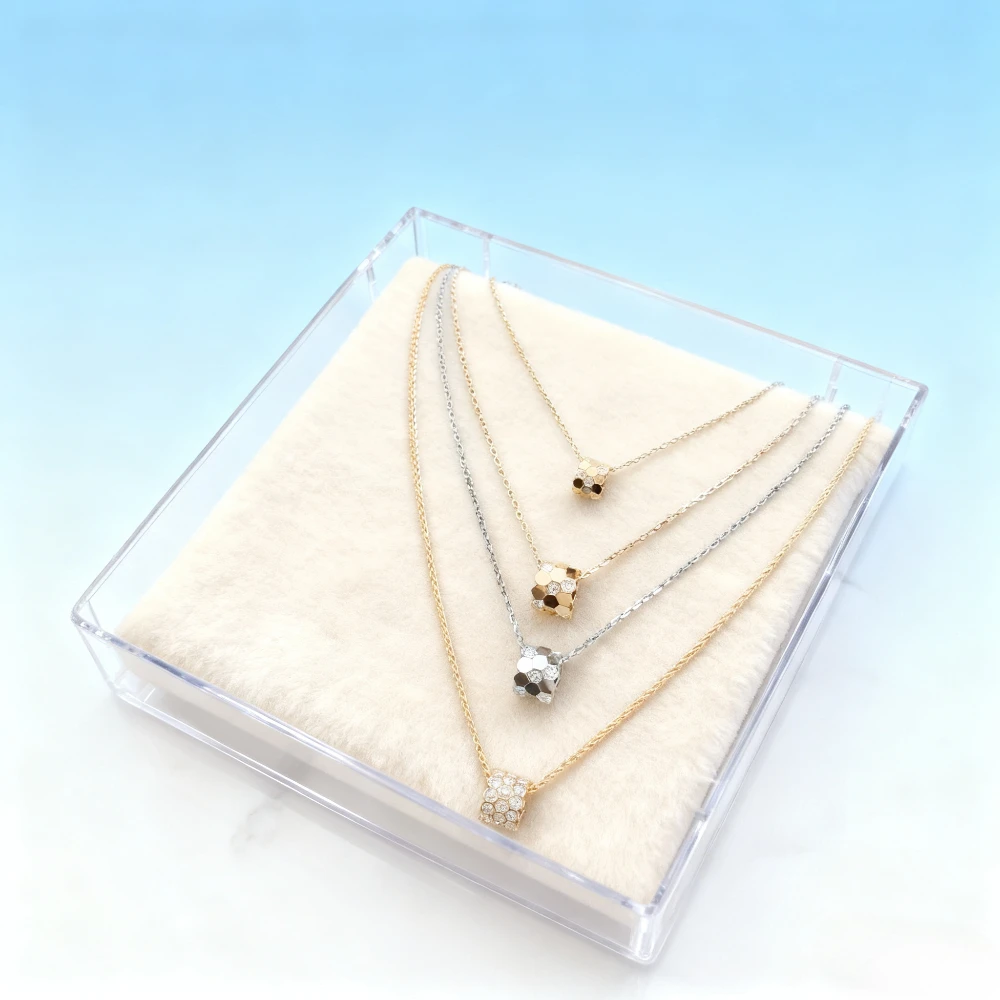 

2025 New Elegant accessories Moissanite Cute Animal Honeycomb - circle Pendant, Luxury for Women's Bday Party