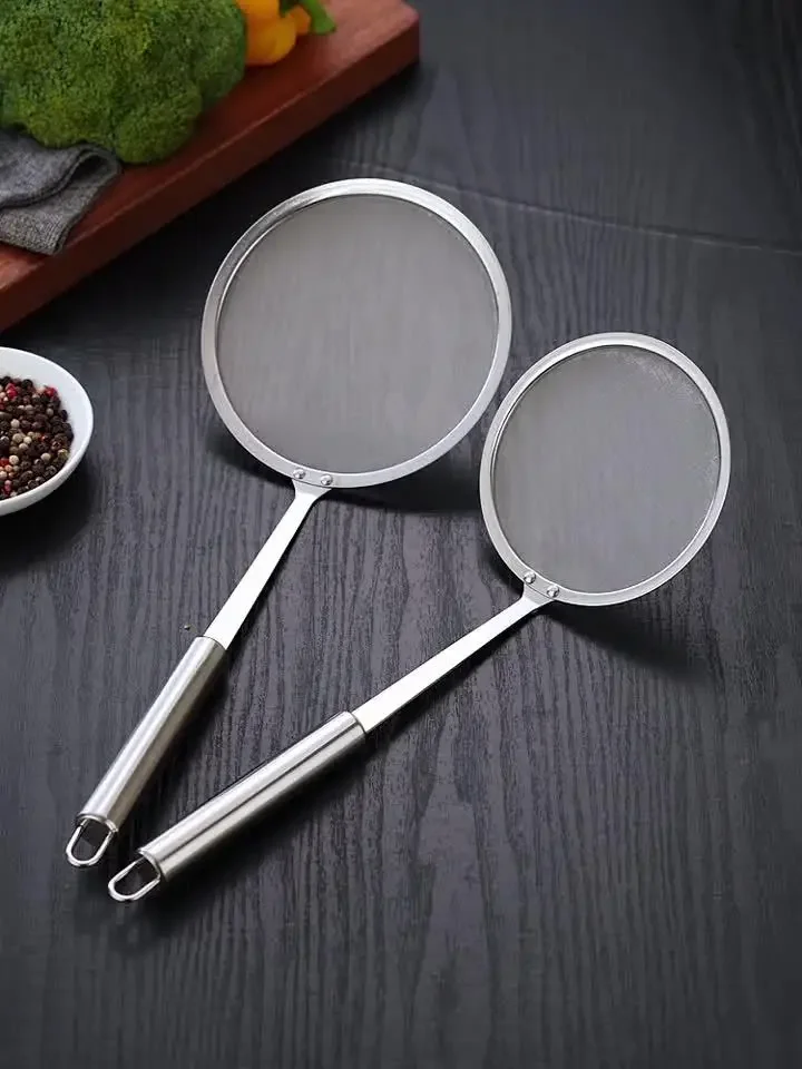 قطعتان من مغرفة مصفاة شبكية دقيقة من الفولاذ المقاوم للصدأ عالية الجودة للوعاء الساخن - مثالية لإزالة الدهون والرغوة في المطبخ