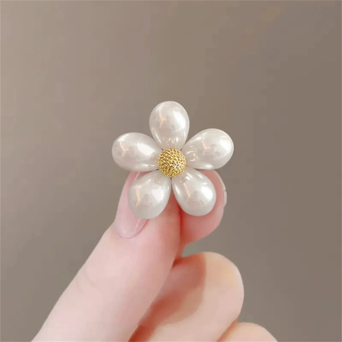 1Pc Fashion Mini Flower Brooch Female Literary Style Personalized Pin Creative Exquisite Kawaii Jewelry Accessories Party Gift