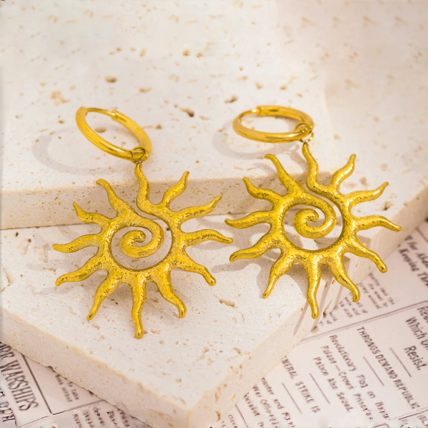 UHBINYCA Vintage Sun Geometric Drop Earrings for Women Golden Stainless Steel Fashion Aesthetic Trend Jewelry Gift