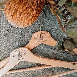 Wedding Hangers for Bride & Groom Engraved Logo Personalized Wood Hanger Wedding Decorations Custom Couple's Name Morden Mariage