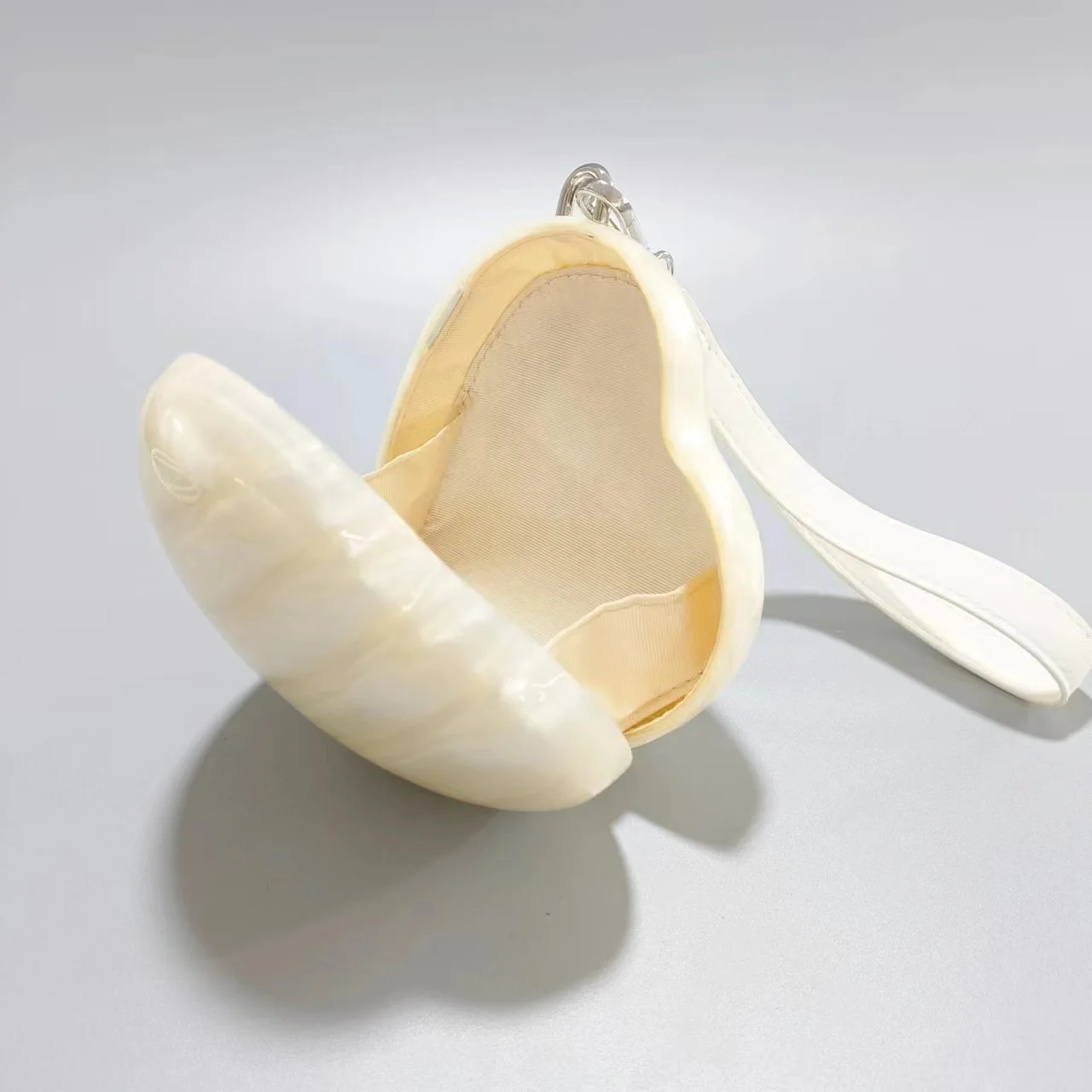 Women Bag Leather Handle Pearl Strap Acrylic Mini Heart Designer Luxury Clutch Evening Handbag for Wedding Party Crossbody Purse