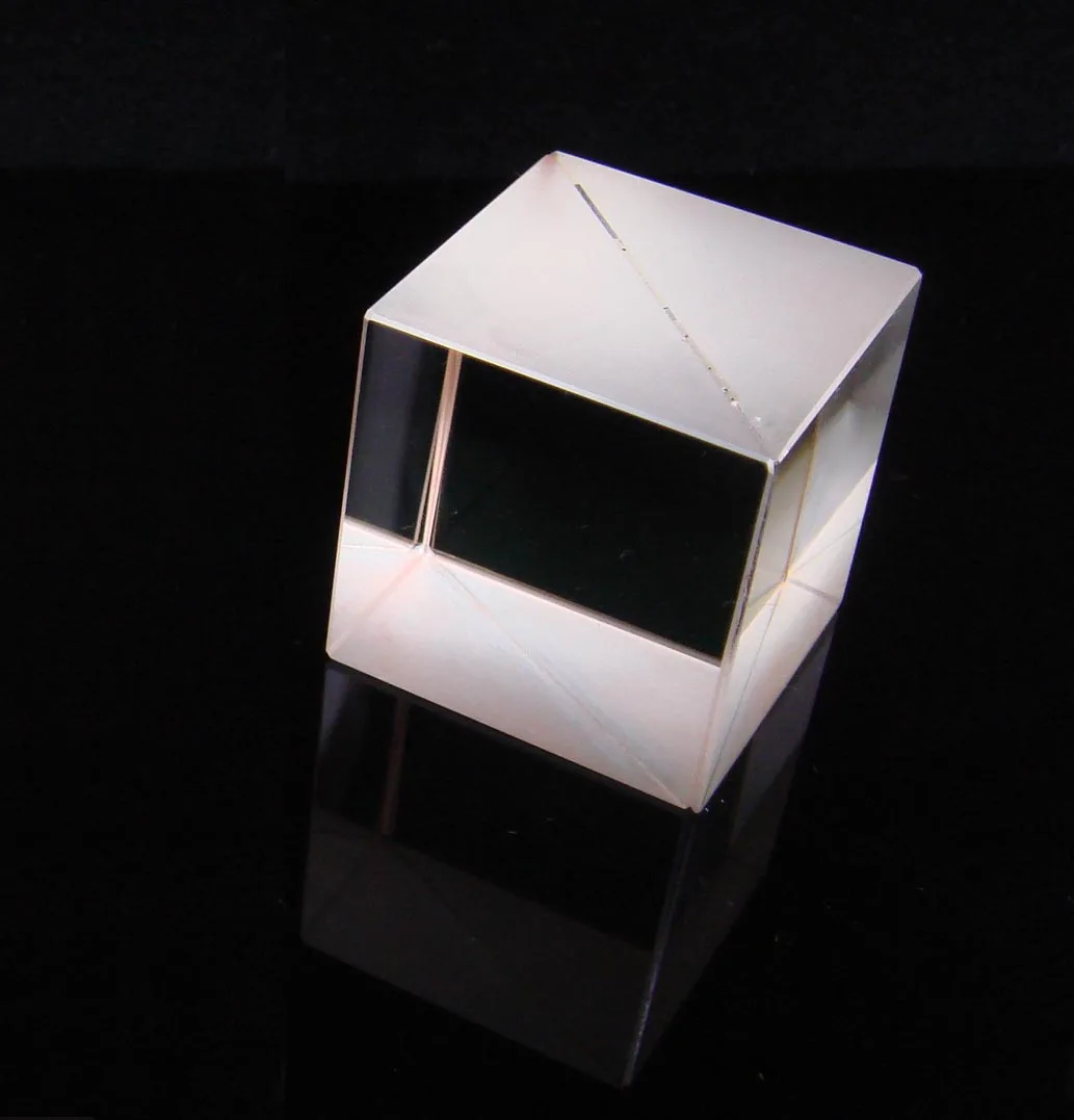 Prismi divisori a raggi cubici Banda larga a infrarossi 600-1100 nm Pellicola ad alta trasmittanza Semitrasparente e semiflettente