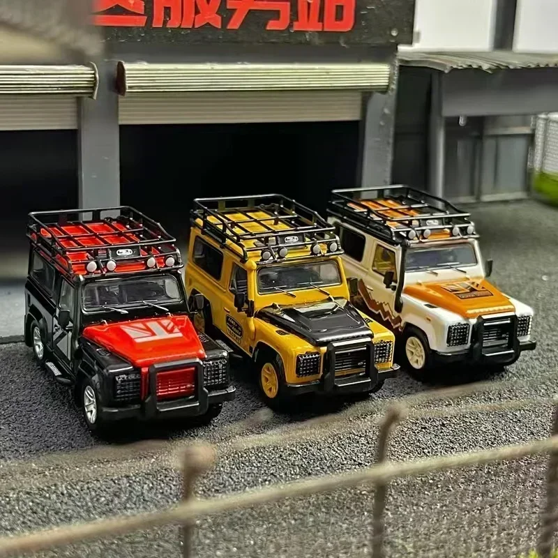 Mini Master 1:64 Land Rover Defender 90 With Accessories Diecast Model Car