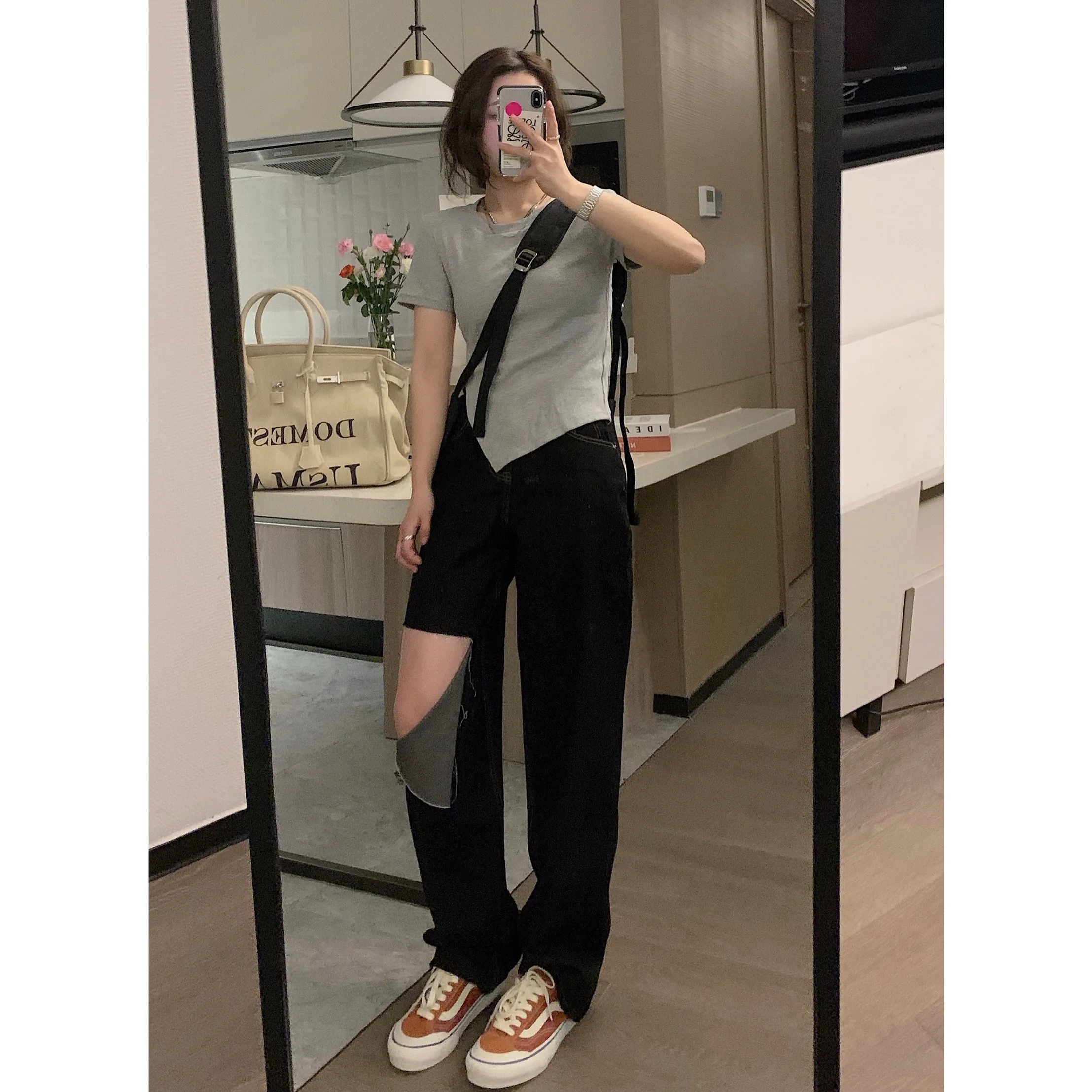 

Cool VEEE Straight Leg Jeans Women's Denim Pants Hole Design Slimming Long Trousers Faionable Casual Fem Jeans
