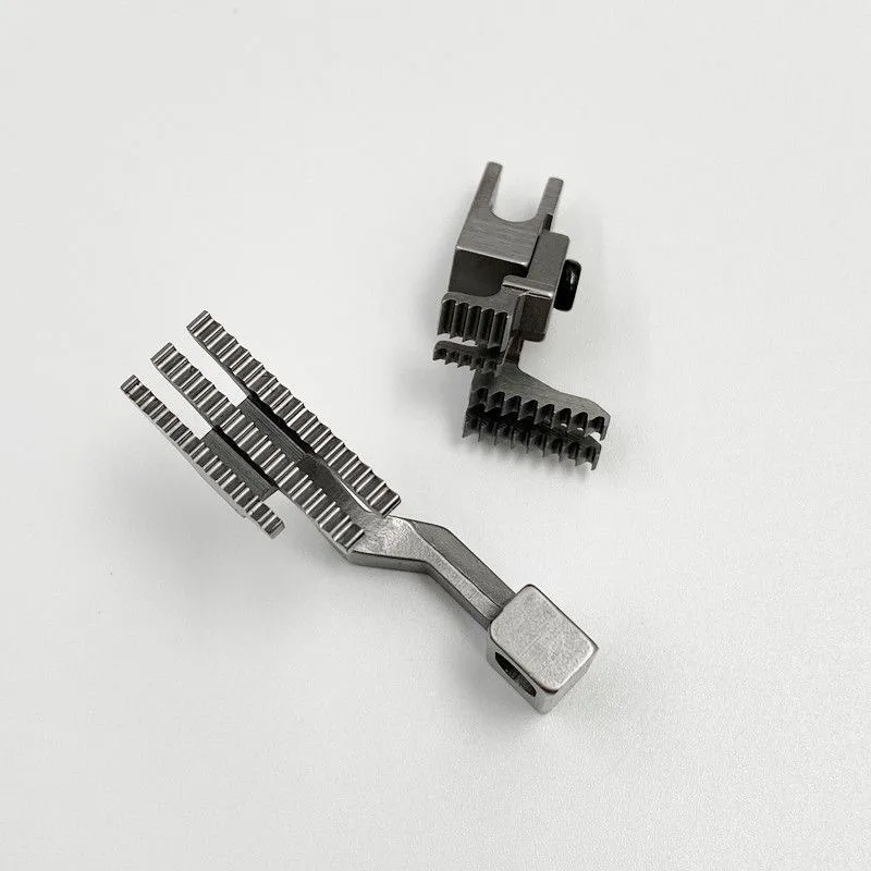 Needle Plate & Feed Dog for 4‑Thread Overlock Sewing Machine Compatible with 6700 6714 Sewing Replacement Spare Parts