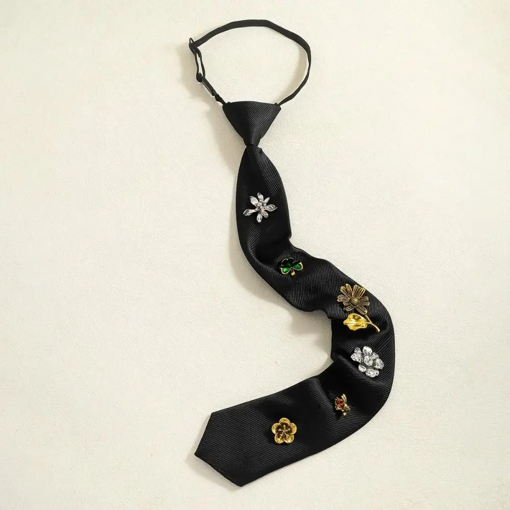 أنيقة الكورية زهرة التعادل الحشرات الأسود حجر الراين ربطة العنق النمط الأكاديمي المتناثرة نمط الديكور قميص التعادل النساء