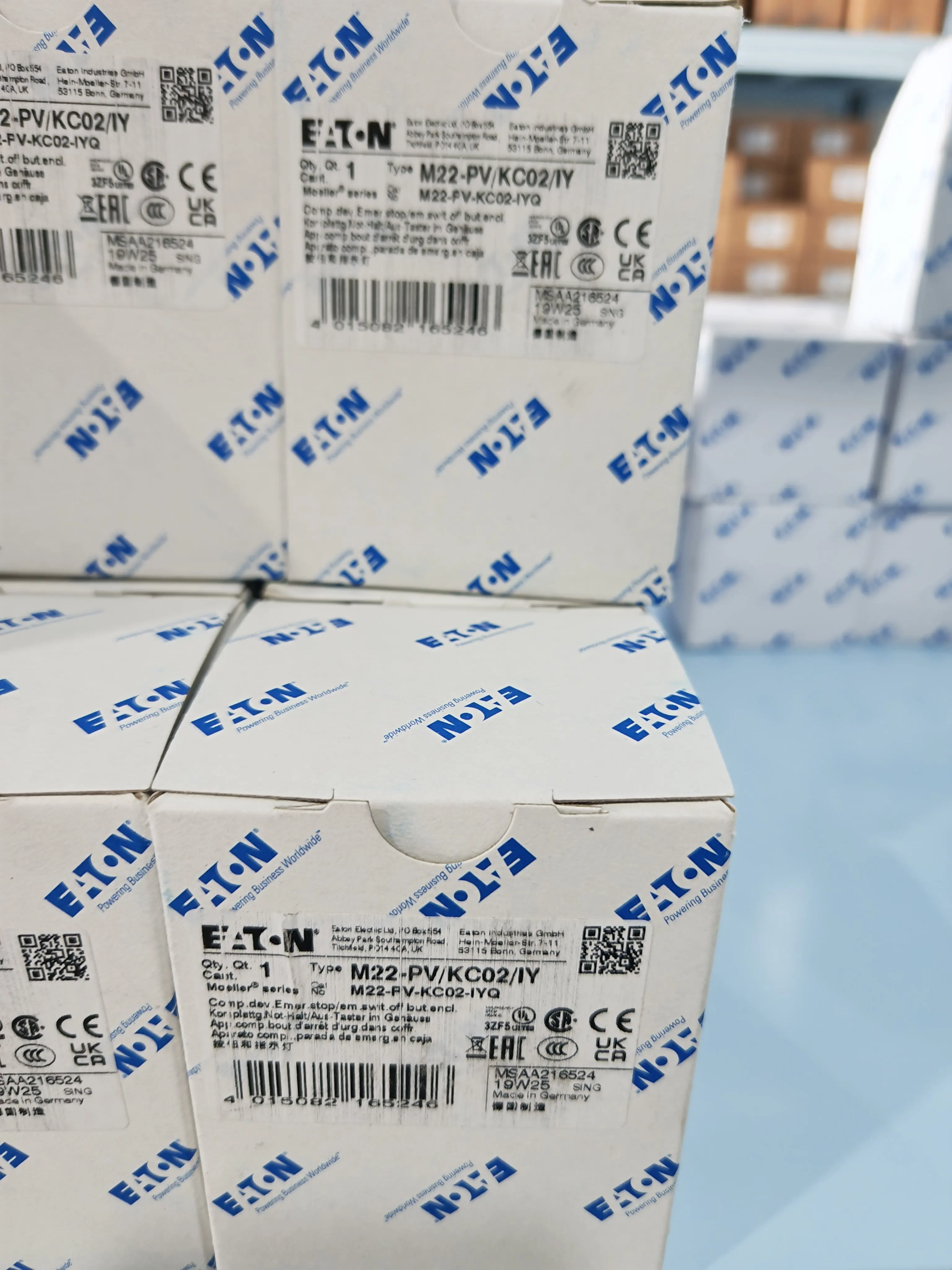 

M22-PV/KC02/IY new and original